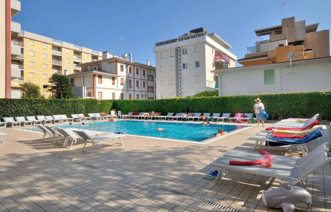 Residence Eurostar Бибионе Екстериор снимка