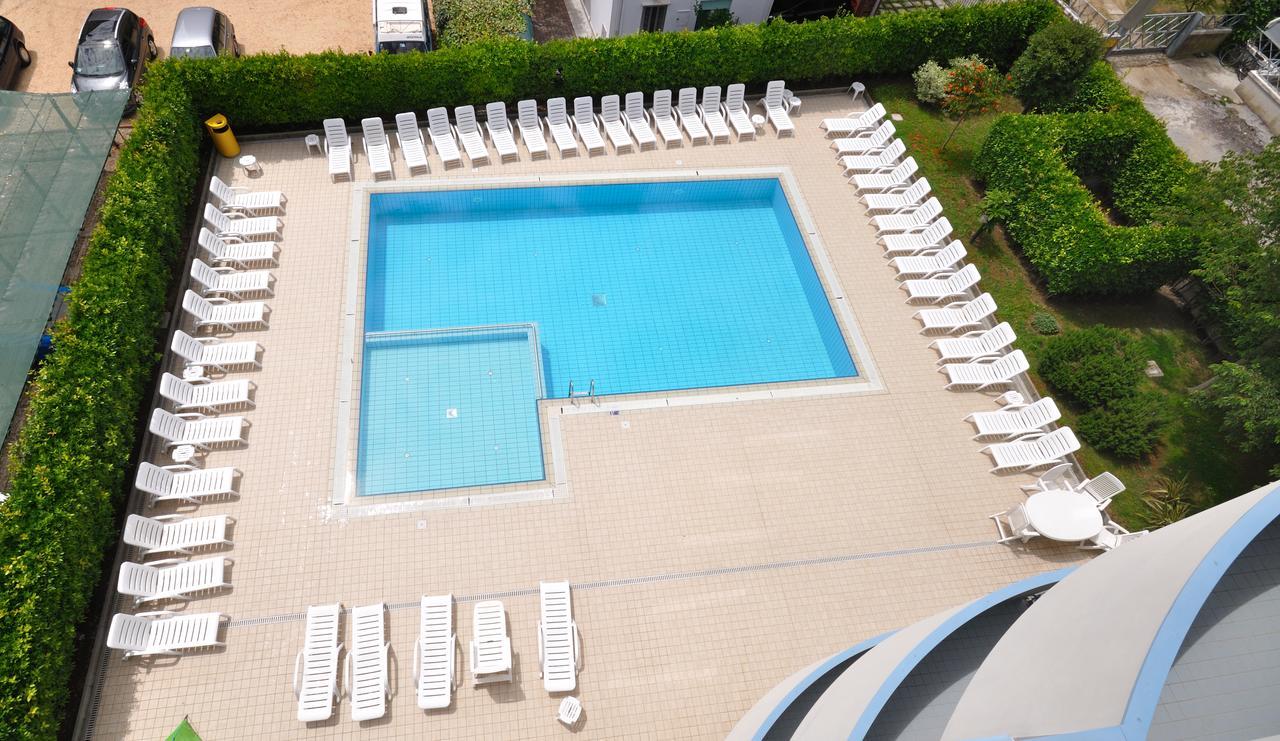 Residence Eurostar Бибионе Екстериор снимка